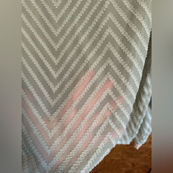 Chevron striped eye lit lace blouse - Picture 6 of 9